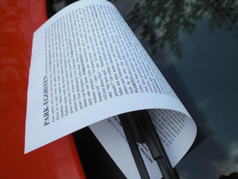 kunstaktion PARK-EGOISTEN von Klausens, erstmals durchgef&uuml;hrt am 13.5.2009 in Dormagen Bahnhof